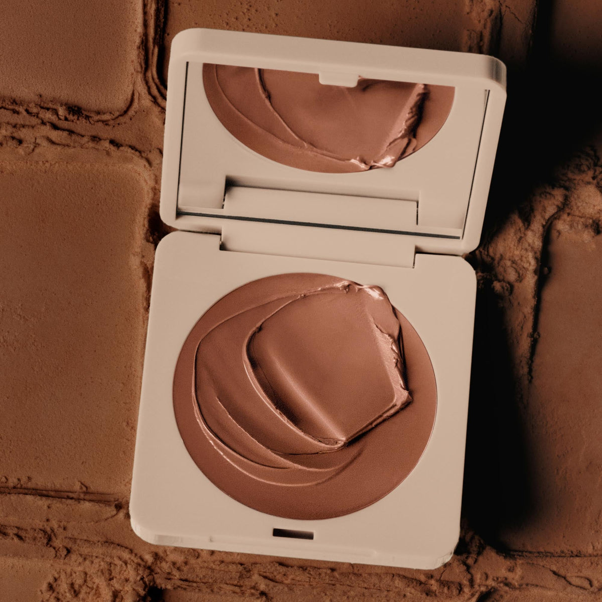 bronzer-butter-balm-desert-p4 Bronzer_Desert-3.jpg